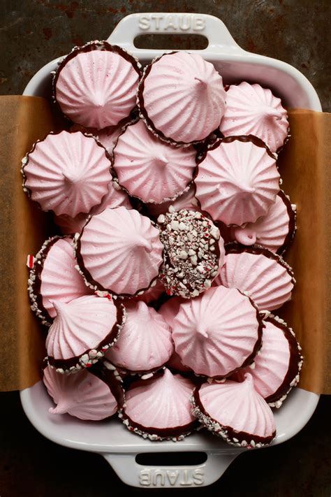 peppering kisses|Peppermint Meringues (Peppermint Kisses)